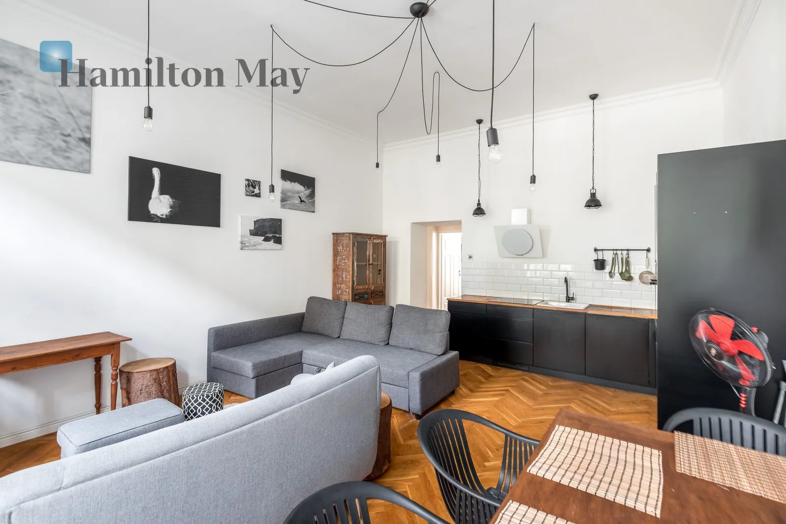 Street: Krowoderska Region: Stare Miasto Subregion: Piasek Distance to centre: 1.07 km Level: 1 Price: 5000 PLN Bedrooms: 2 Bathrooms: 1 - slider