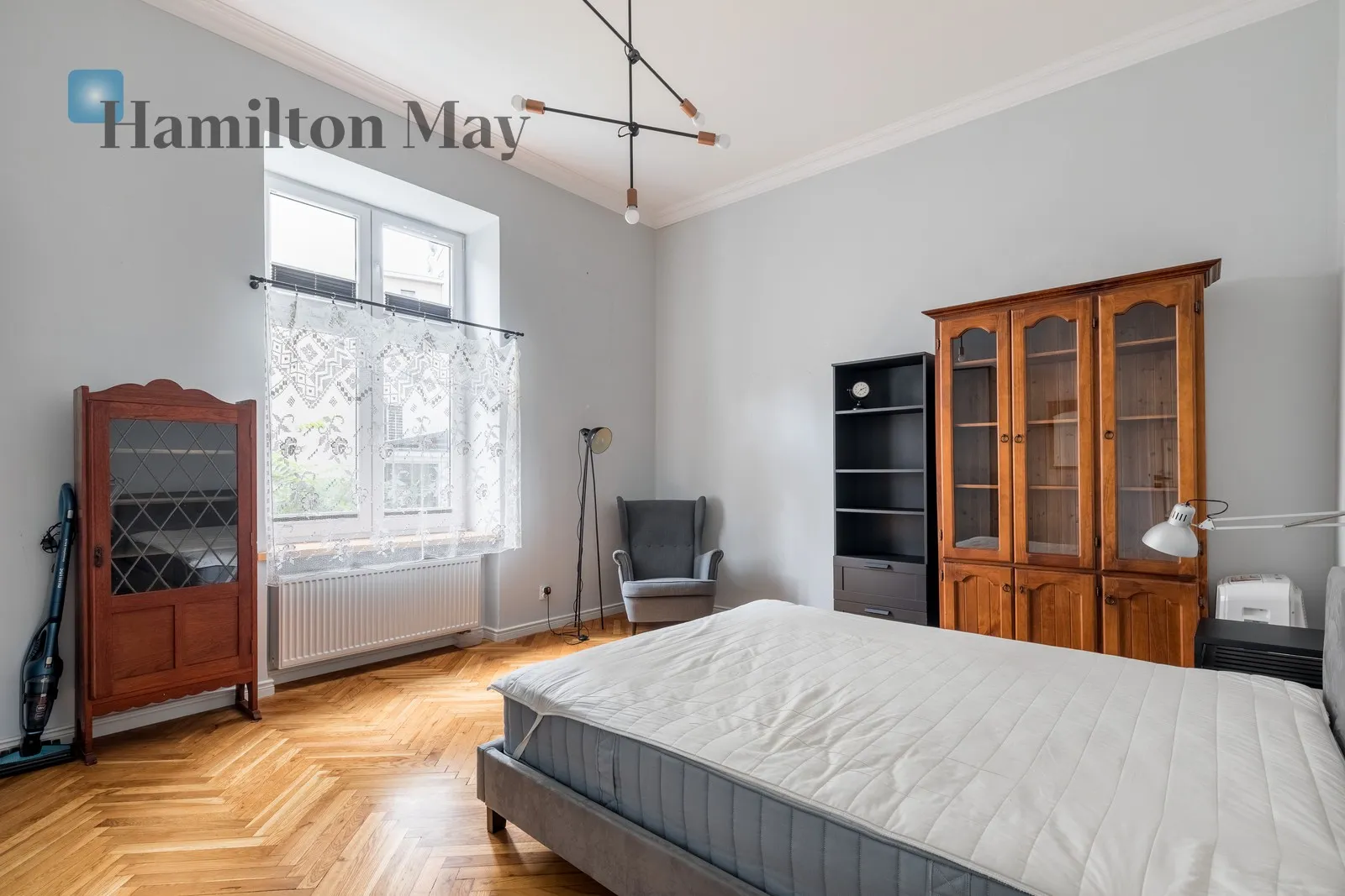 Subregion: Piasek Distance to centre: 1.07 km Level: 1 Price: 5000 PLN Bedrooms: 2 Bathrooms: 1 - slider