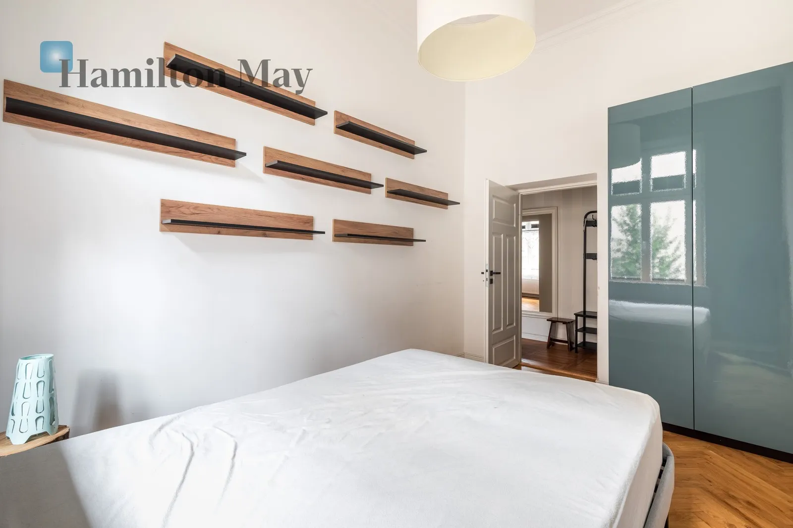 Distance to centre: 1.07 km Level: 1 Price: 5000 PLN Bedrooms: 2 Bathrooms: 1 - slider