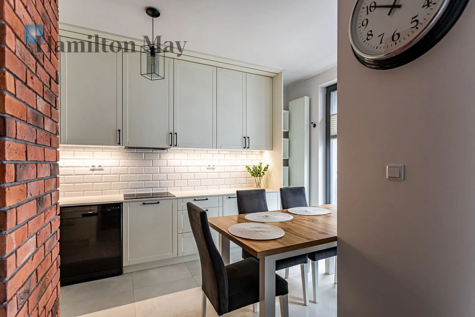 City: Warszawa Street: Marcina Kasprzaka Region: Wola Subregion: Odolany Distance to centre: 3.79 km Level: 6 Price: 6200 PLN Bedrooms: 2 Bathrooms: 1 - slider
