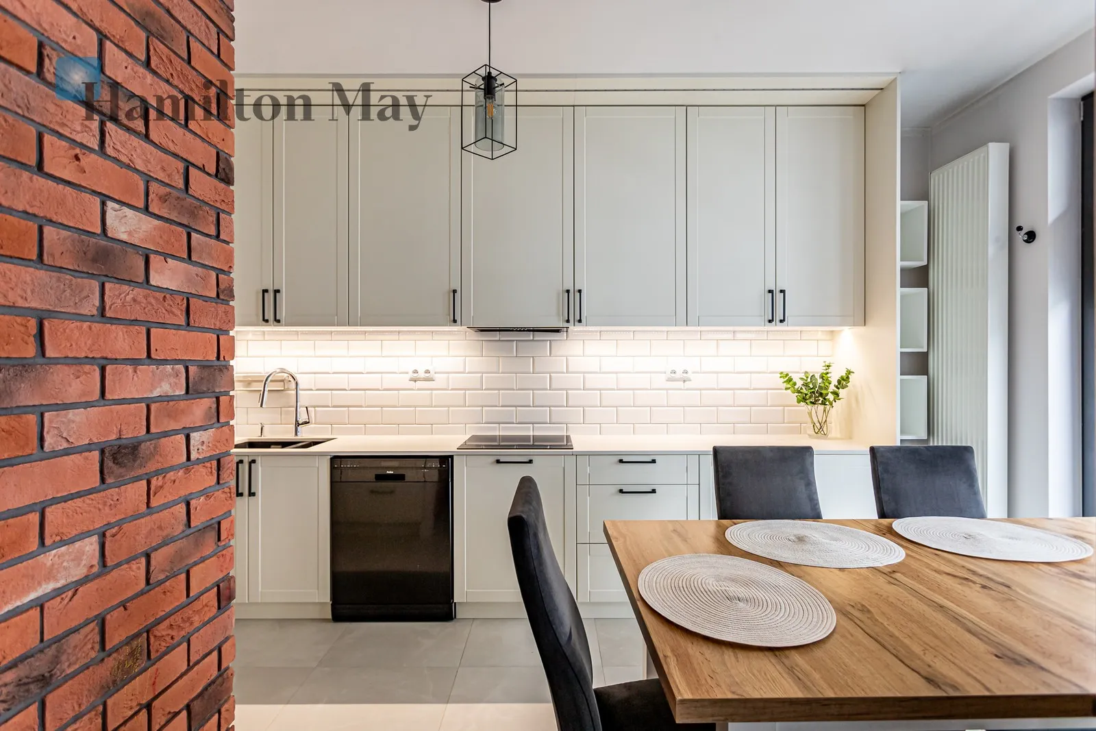 City: Warszawa Street: Marcina Kasprzaka Region: Wola Subregion: Odolany Distance to centre: 3.79 km Level: 6 Price: 6200 PLN Bedrooms: 2 - slider