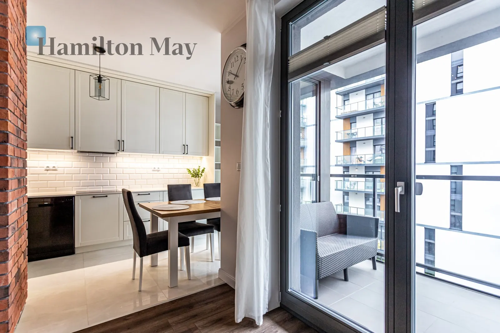 Street: Marcina Kasprzaka Region: Wola Subregion: Odolany Distance to centre: 3.79 km Level: 6 Price: 6200 PLN Bedrooms: 2 - slider