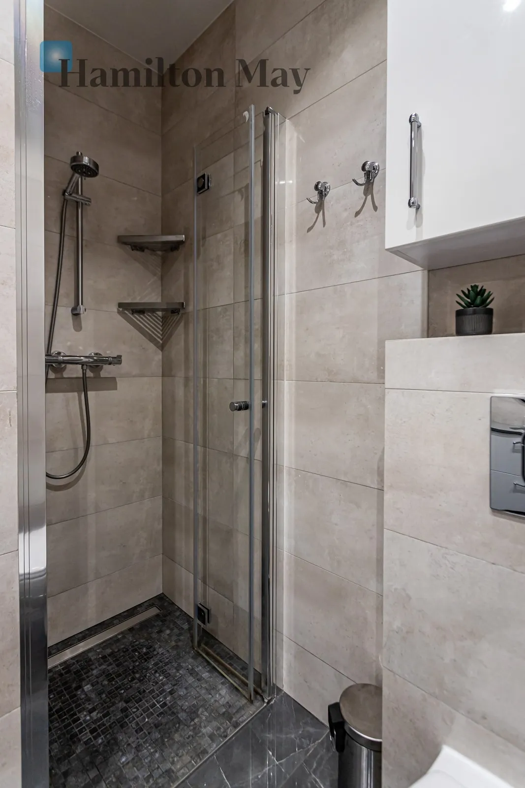 Distance to centre: 3.79 km Level: 6 Price: 6200 PLN Bedrooms: 2 Bathrooms: 1 Size: 68m2 - slider