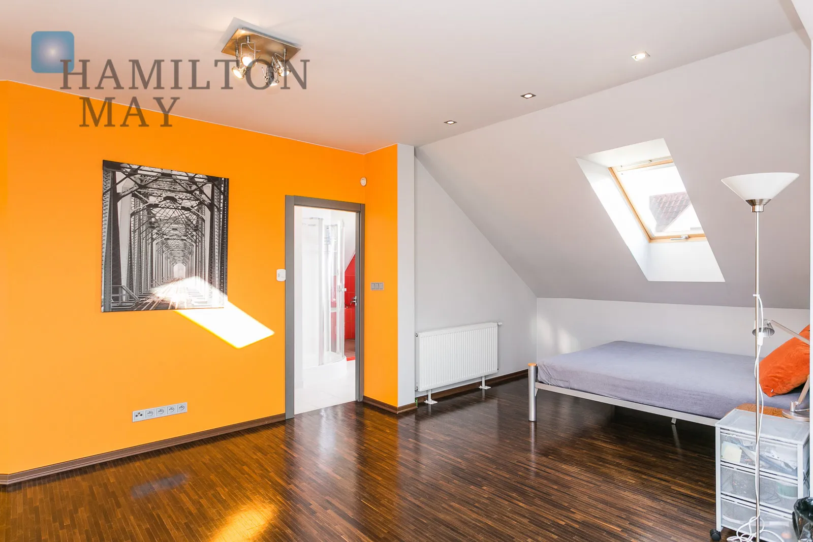 Atrakcyjny dom w zabudowie bliźniaczej na zamkniętym osiedlu na Wilanowie - slider