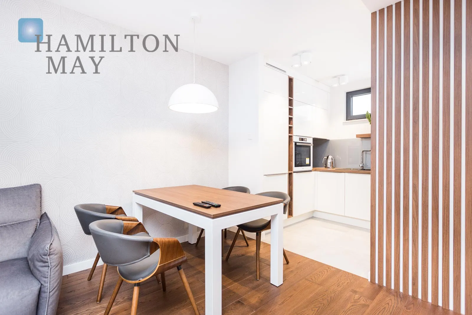 A modern, three-room apartment in the city center  - slider