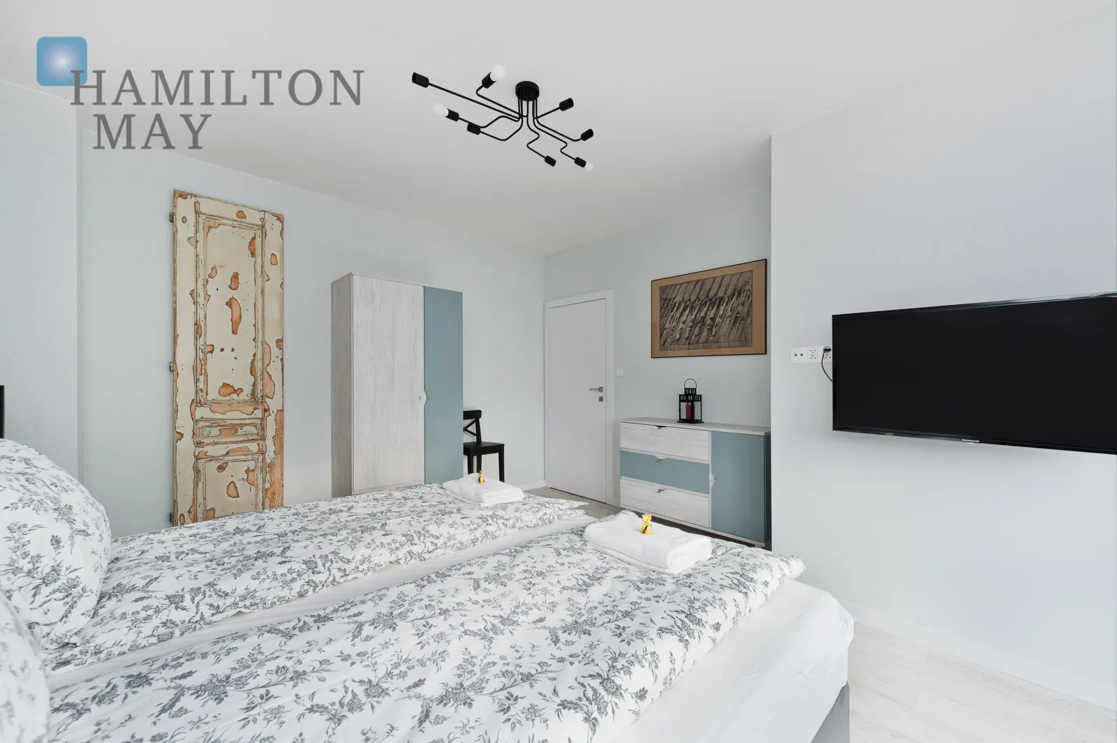 A modern apartment in the prestigious Ludwinów development on the Vistula Boulevards - slider