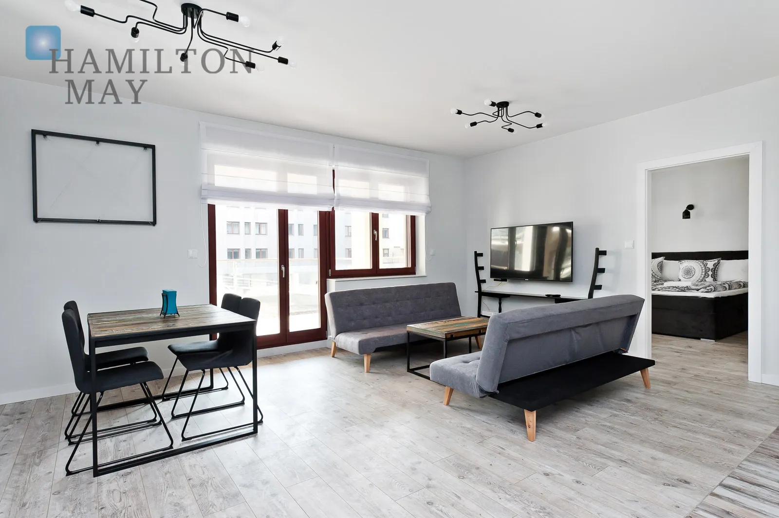 A modern apartment with a terrace in the prestigious Ludwinów development on the Vistula Boulevards - slider