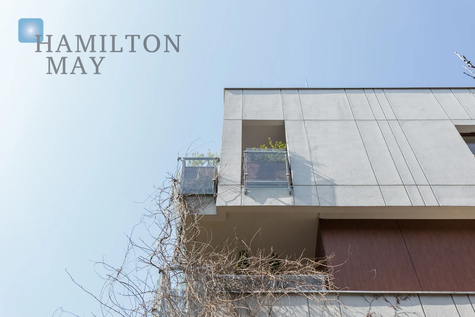 A bright, three-room apartment in the prestigious Eko Park development - slider