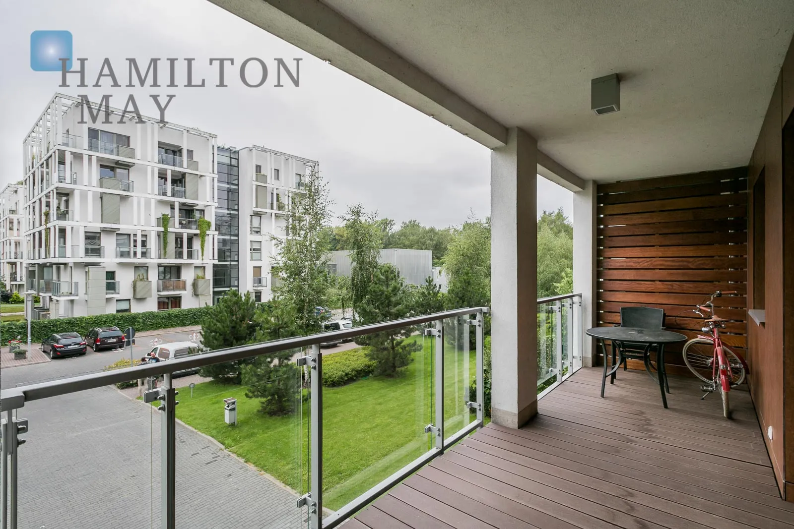 A bright, three-room apartment in the prestigious Eko Park development - slider