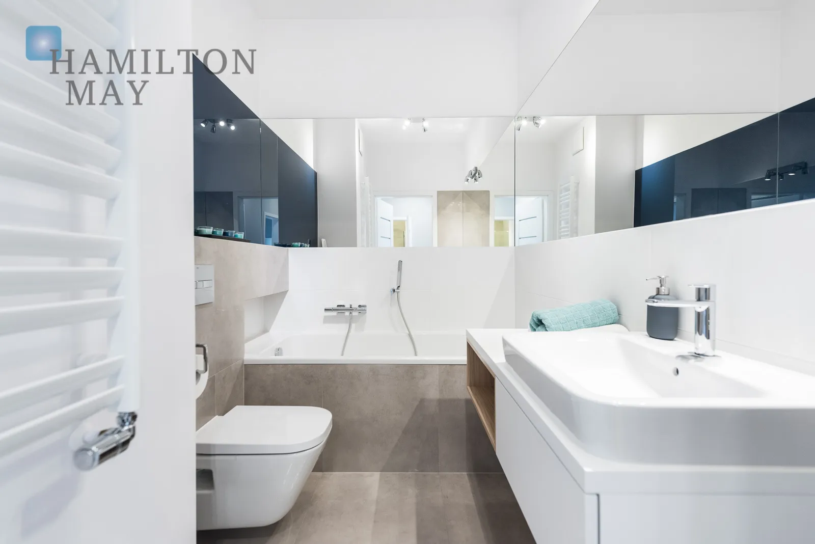 Ekskluzywny apartament z balkonem w sercu Krakowa - slider