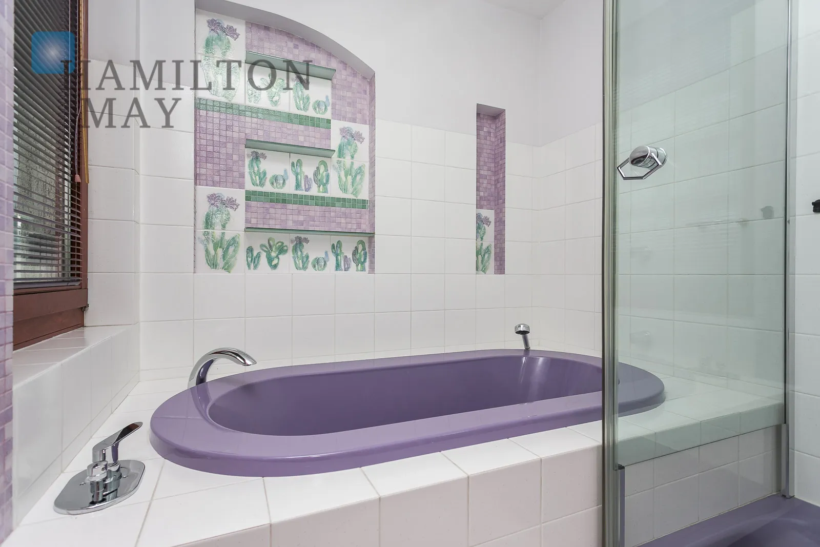 Unique apartment right by the Europejski Square - slider