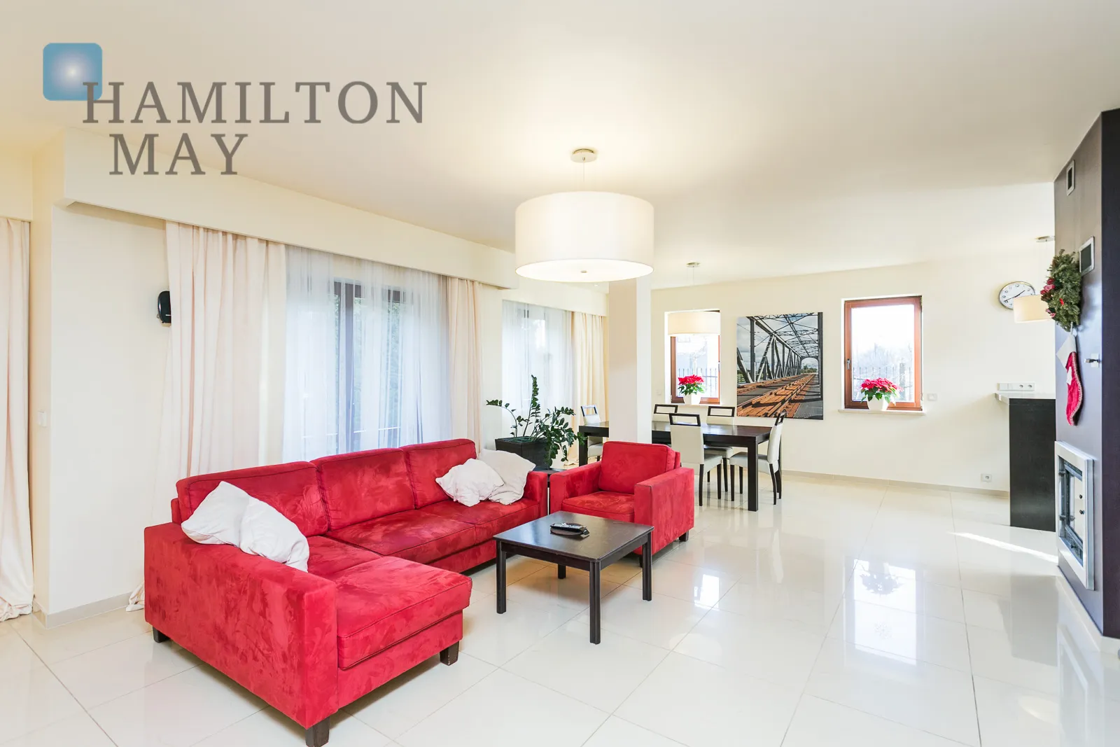 Atrakcyjny dom w zabudowie bliźniaczej na zamkniętym osiedlu na Wilanowie - slider