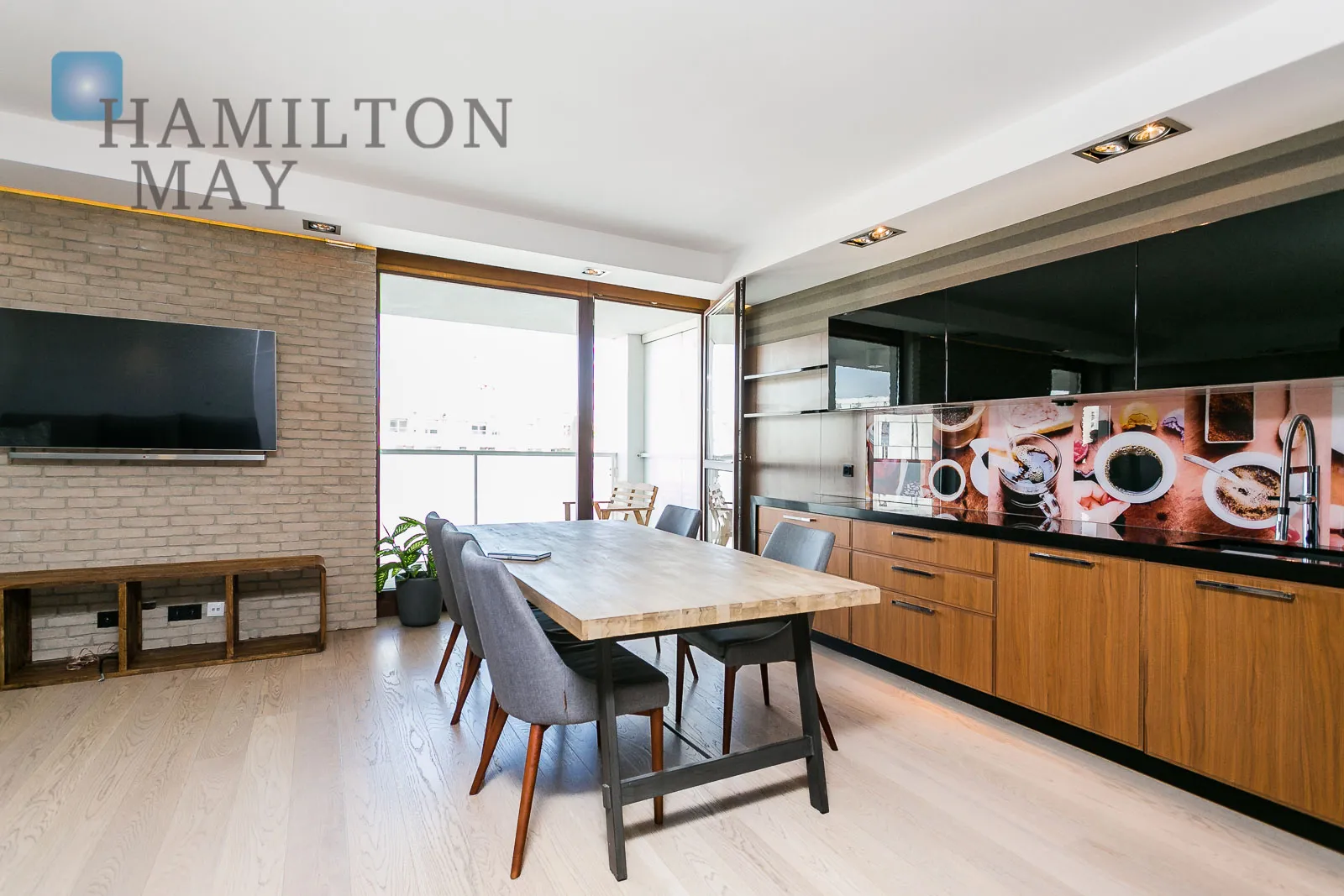 Unique, comfortable two bedroom apartment located in the Wola district - slider