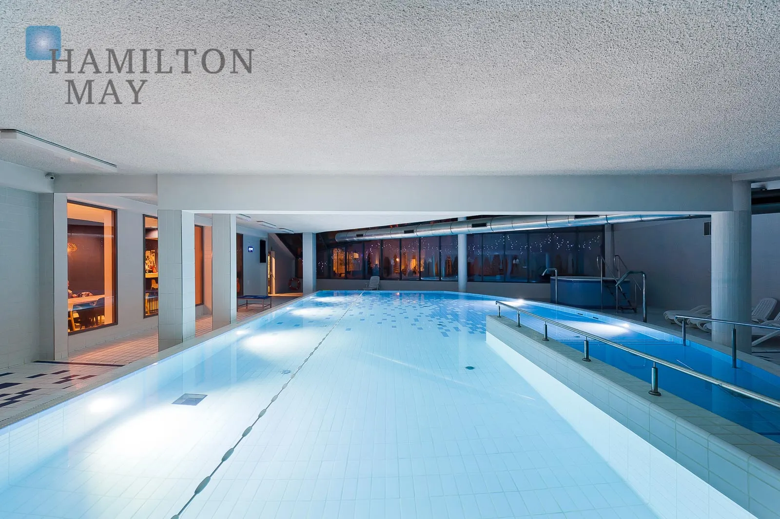 A modern apartment in the prestigious Ludwinów development on the Vistula Boulevards - slider