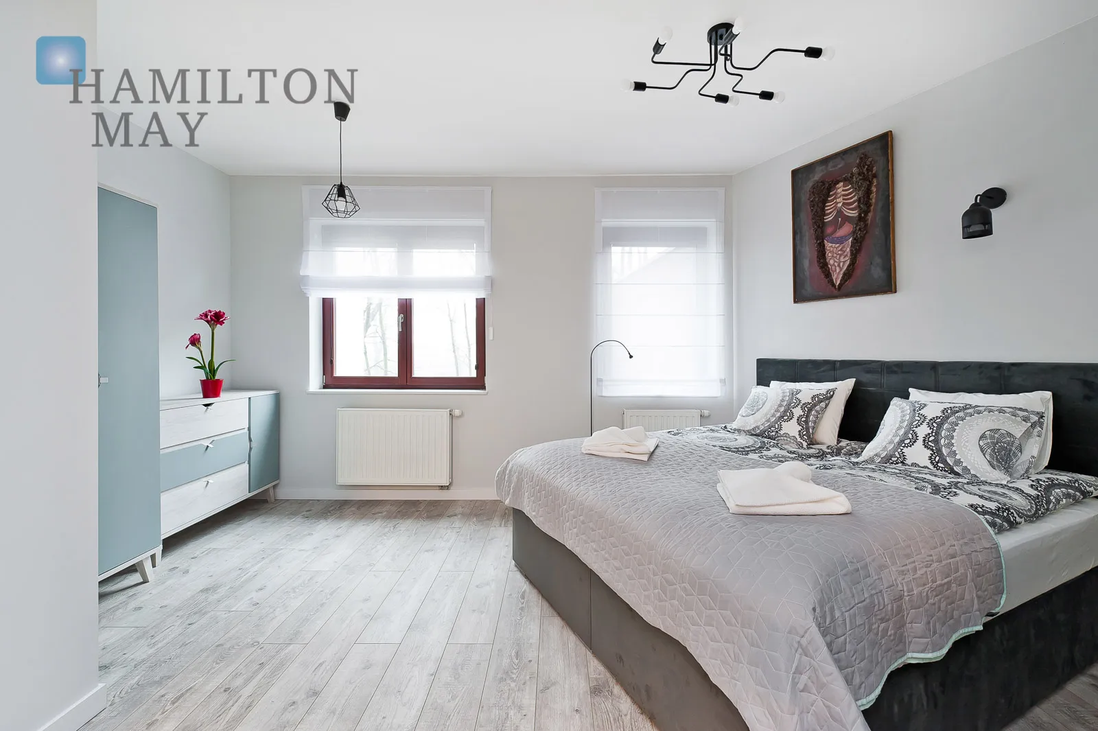 A modern apartment with a terrace in the prestigious Ludwinów development on the Vistula Boulevards - slider