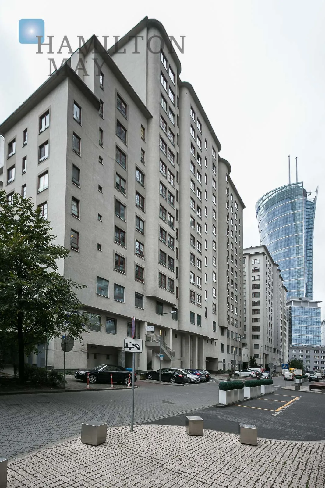 Unique apartment right by the Europejski Square - slider