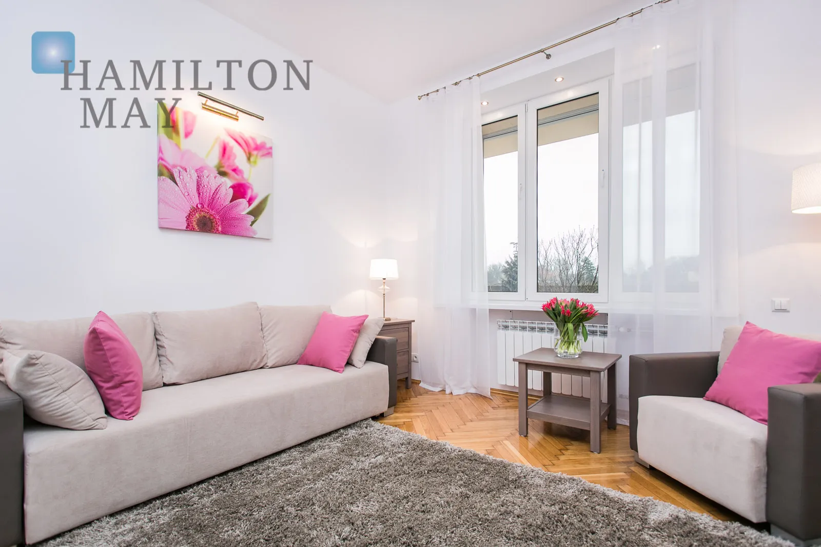 A 2-room apartment with a separate kitchen and a balcony in a great location by the Vistula River. - slider