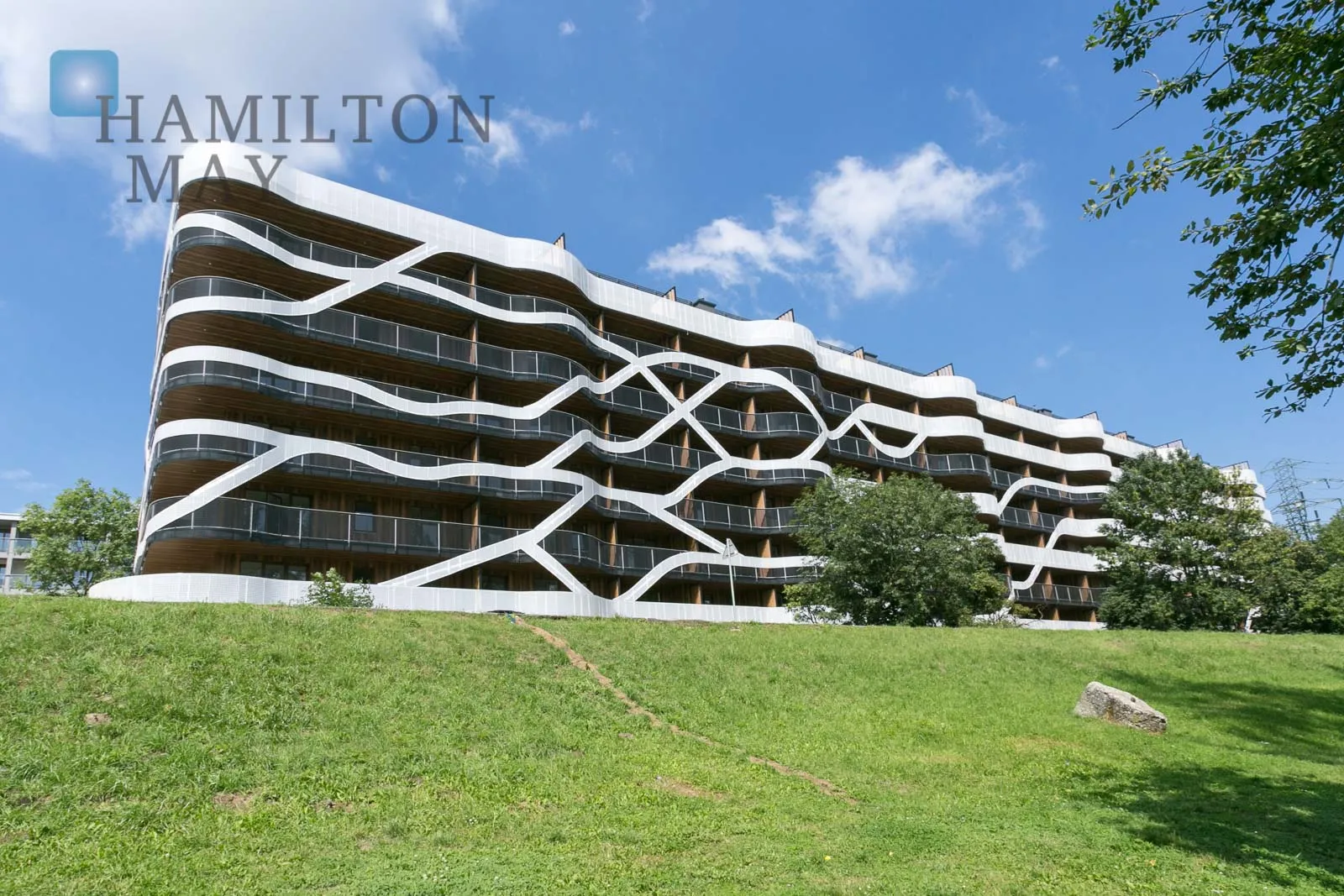 An elegant apartment with a view of the Vistula River in the Pianissimo building - slider