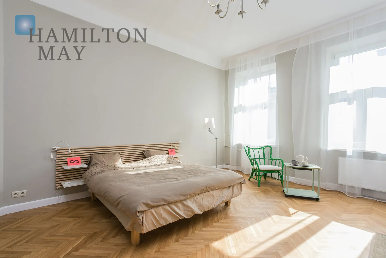 A cozy apartment in a pre-war tenement house in the city center - slider