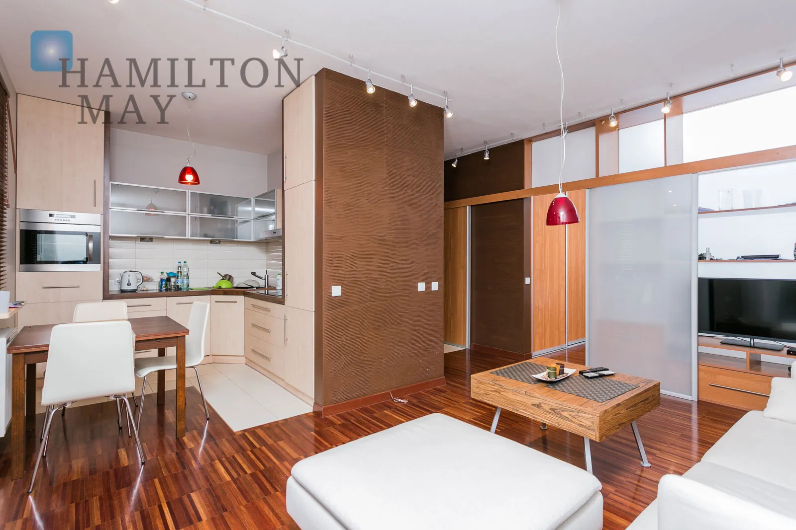 A quiet apartment in the Eko-Park development in Mokotów - slider