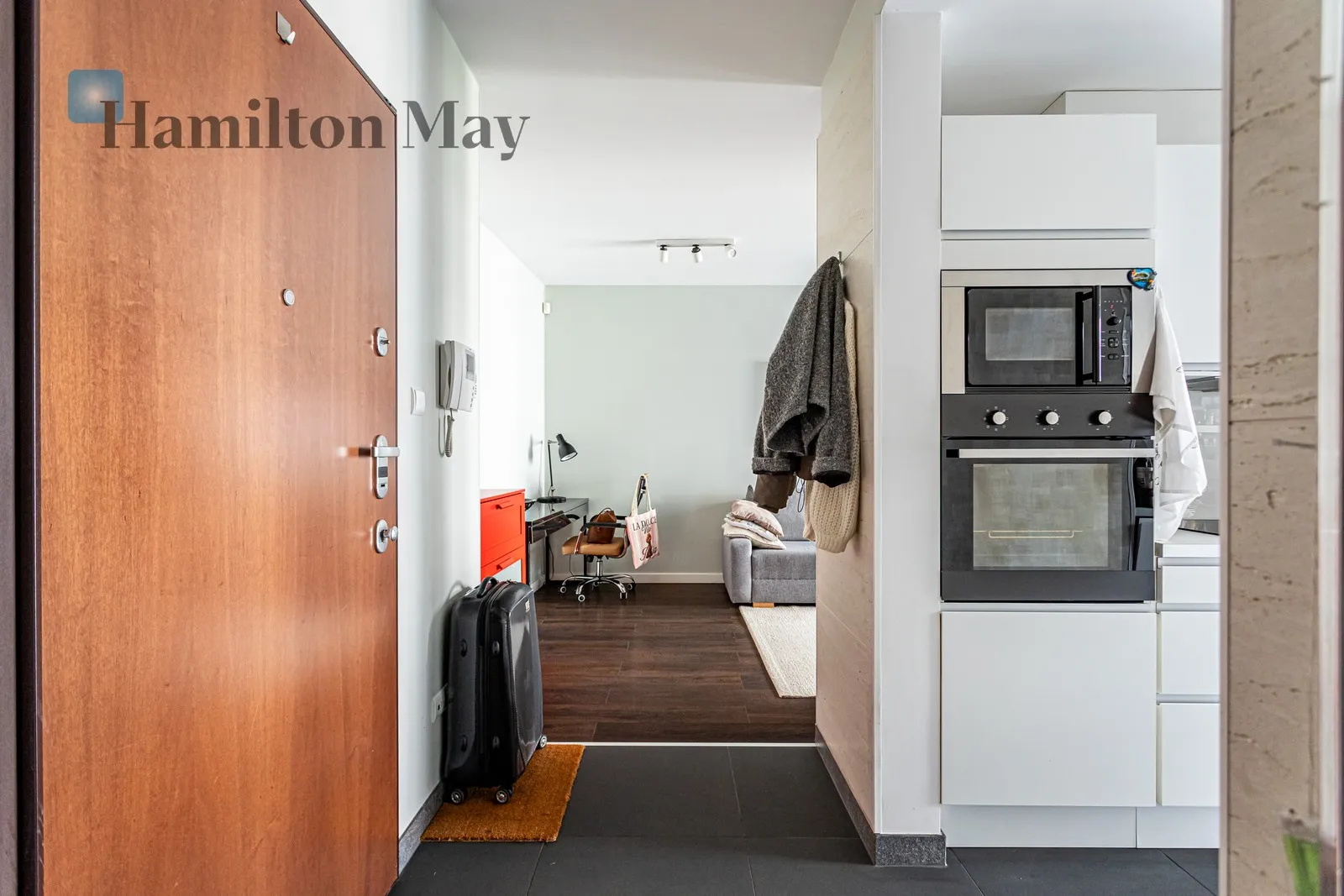 Subregion: Mirów Distance to centre: 1.9 km Level: 3 Price: 1500000 PLN Bedrooms: 1 - slider