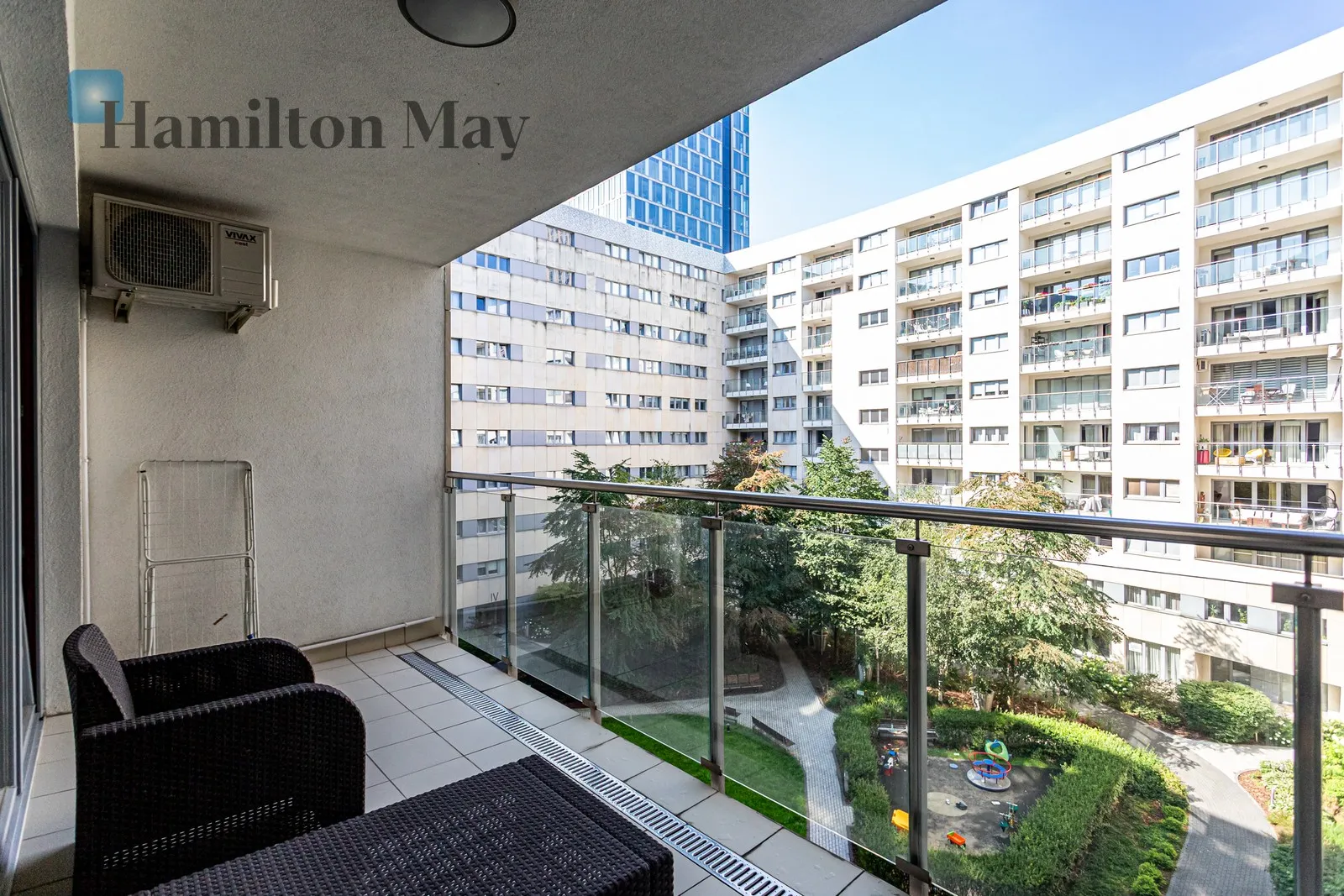 Distance to centre: 1.9 km Level: 3 Price: 1500000 PLN Bedrooms: 1 Bathrooms: 1 Size: 53m2 Price/m2: 28302 PLN - slider