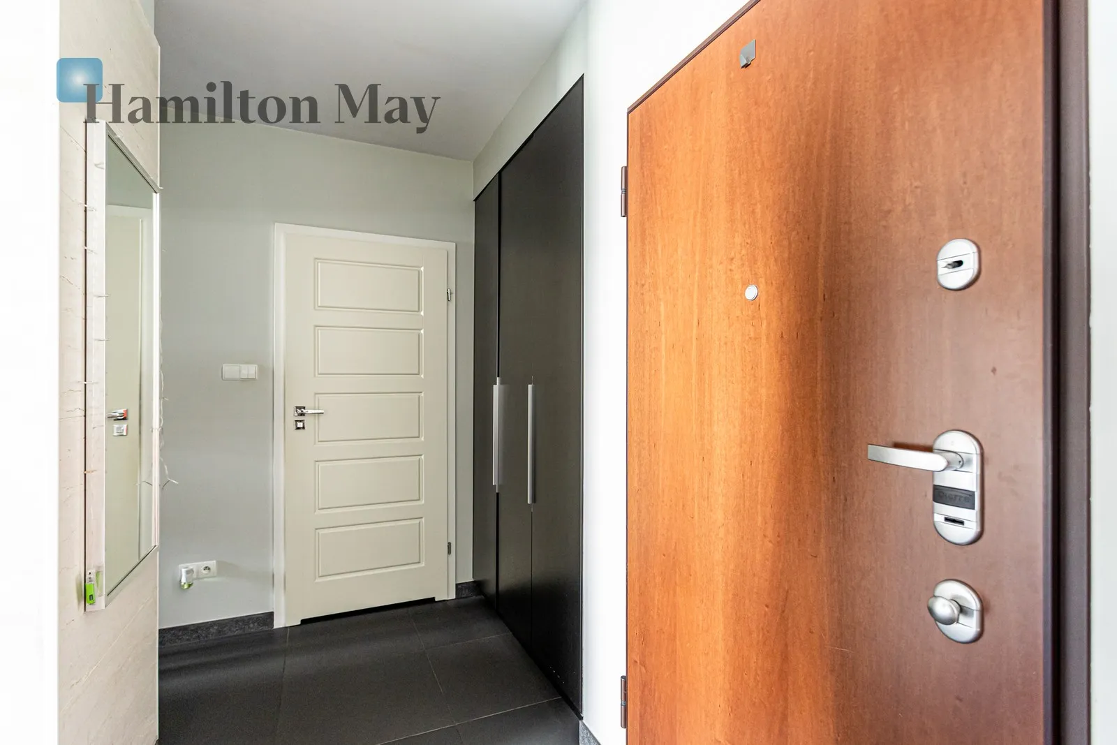 Subregion: Mirów Distance to centre: 1.9 km Level: 3 Price: 1500000 PLN Bedrooms: 1 Bathrooms: 1 Size: 53m2 - slider