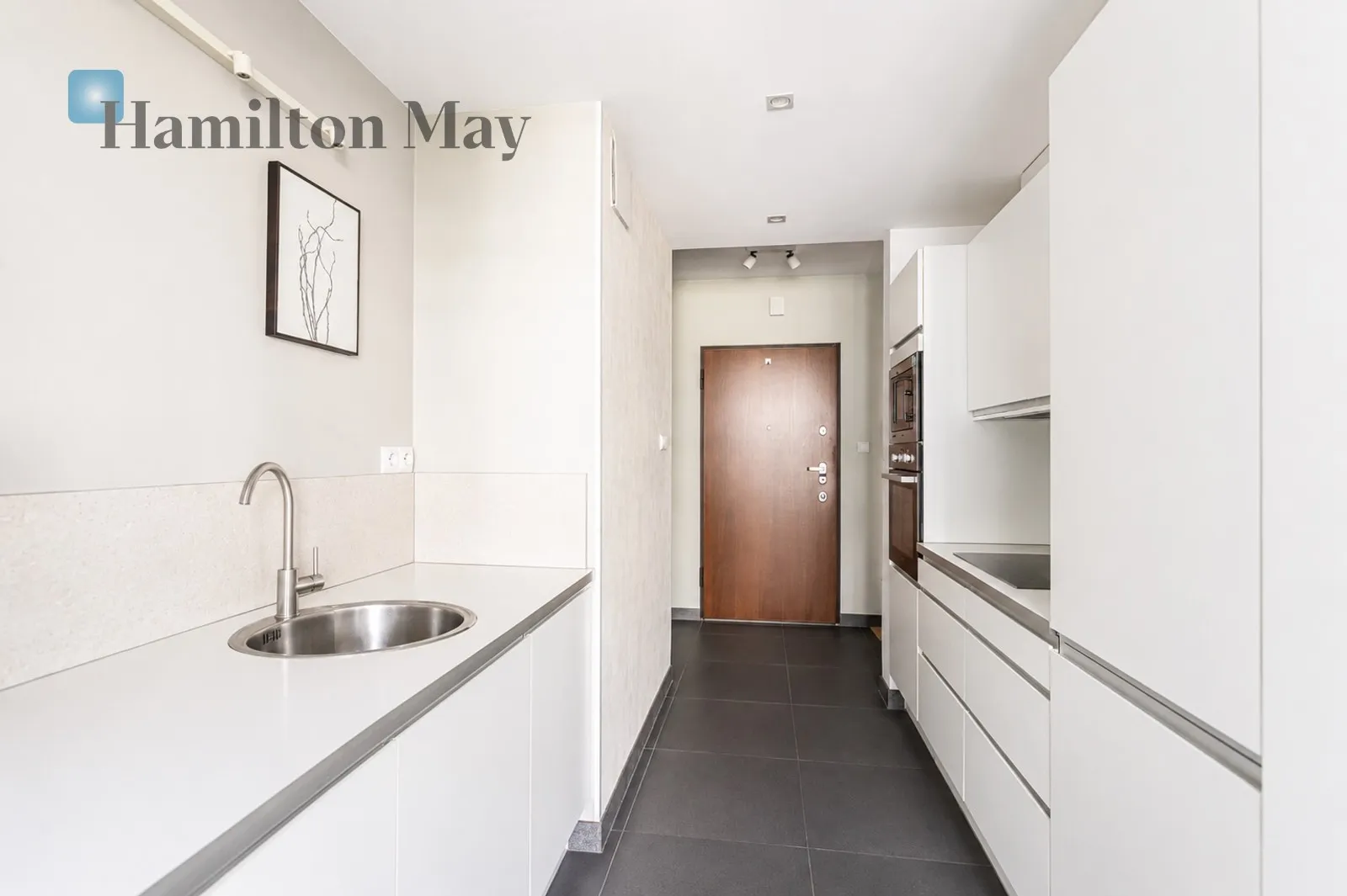 City: Warszawa Street: Wronia Region: Wola Subregion: Mirów Distance to centre: 1.9 km Level: 3 Price: 1500000 PLN Bedrooms: 1 - slider
