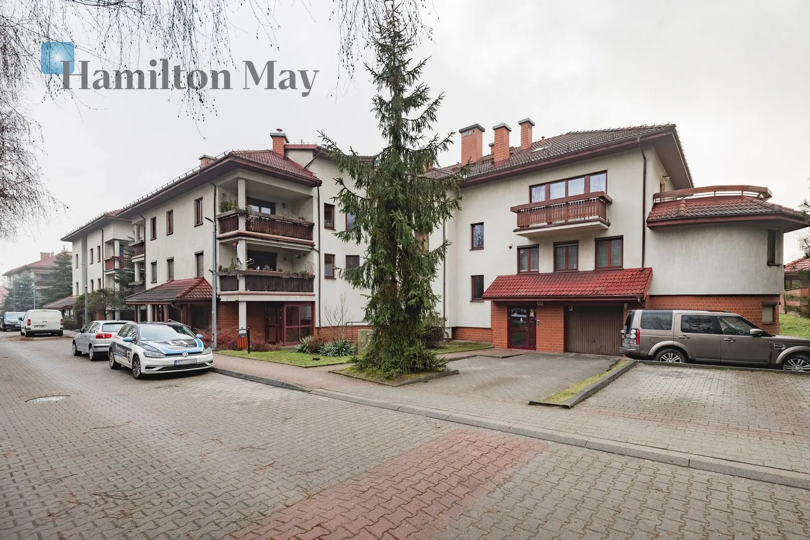 Unique, spacious two bedroom apartment in a discreet settlement in Bronowice - slider