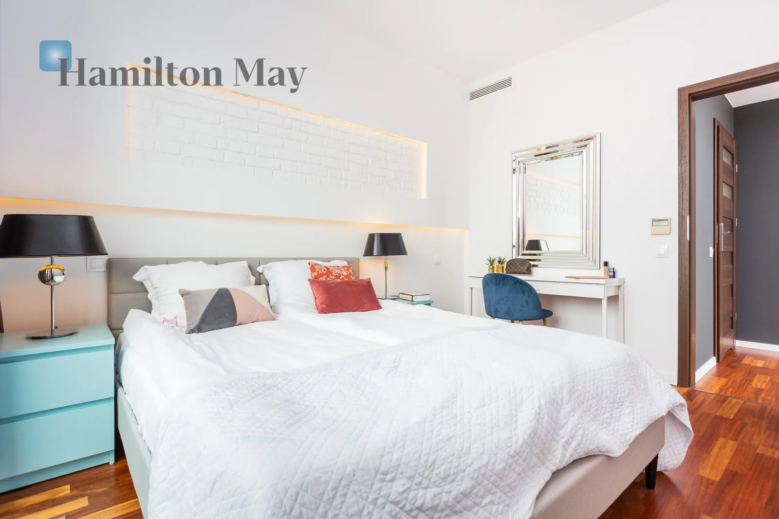 City: Kraków Street: Krzywa  Region: Stare Miasto Distance to centre: 0.7 km Level: 5 - slider