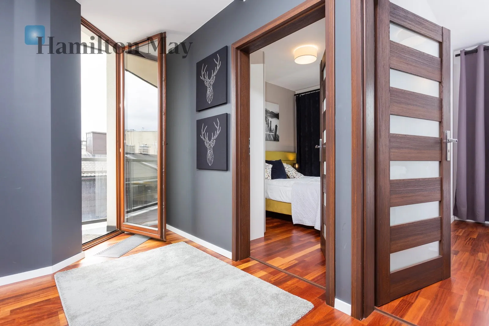 Level: 5 Price: 6000 PLN Bedrooms: 2 Bathrooms: 2 Size: 70m2 - slider