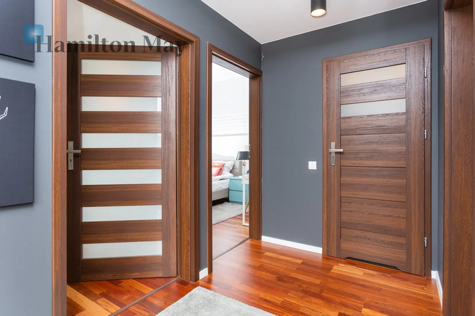 Distance to centre: 0.7 km Level: 5 Price: 6000 PLN Bedrooms: 2 Bathrooms: 2 - slider