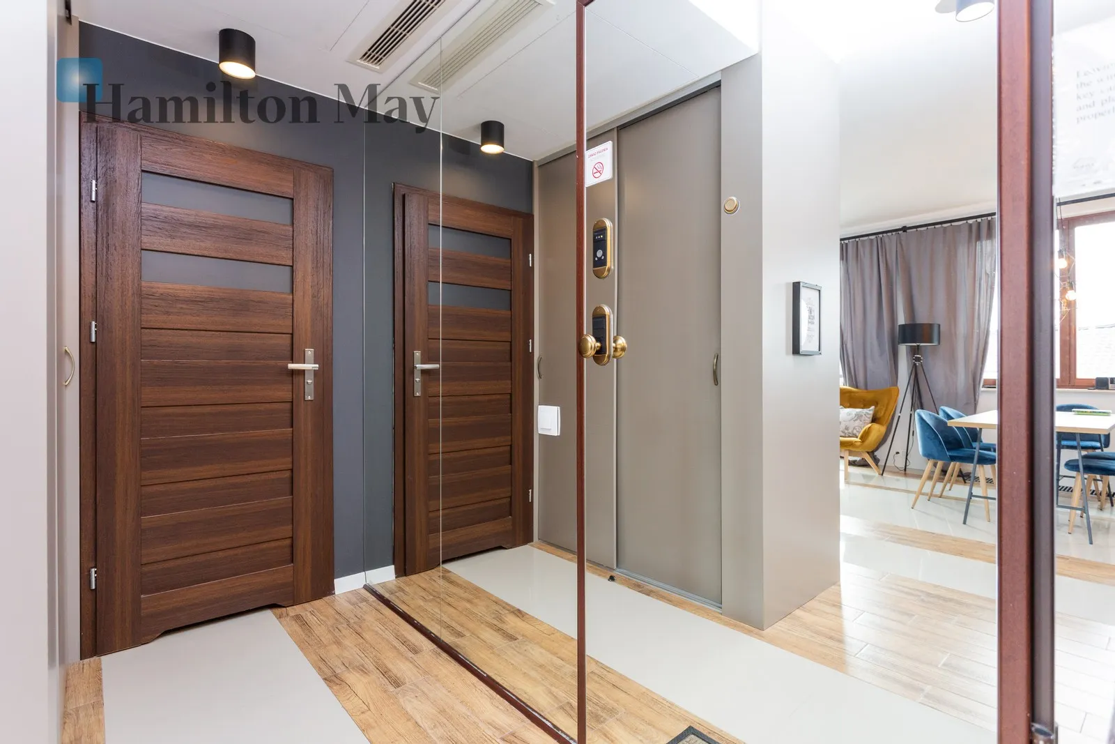 Price: 6000 PLN Bedrooms: 2 Bathrooms: 2 Size: 70m2 Price/m2: 86 PLN - slider