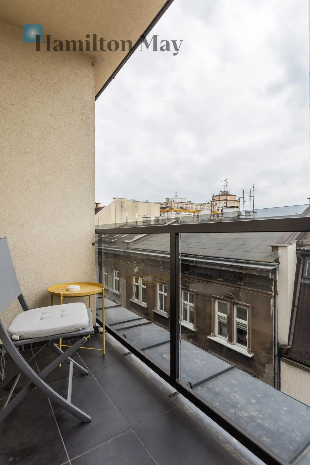 Level: 5 Price: 6000 PLN Bedrooms: 2 Bathrooms: 2 Size: 70m2 Price/m2: 86 PLN - slider