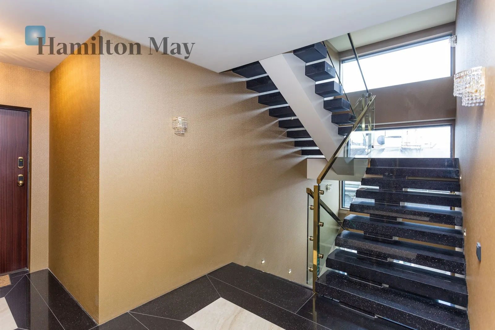 Street: Krzywa  Region: Stare Miasto Distance to centre: 0.7 km Level: 5 - slider