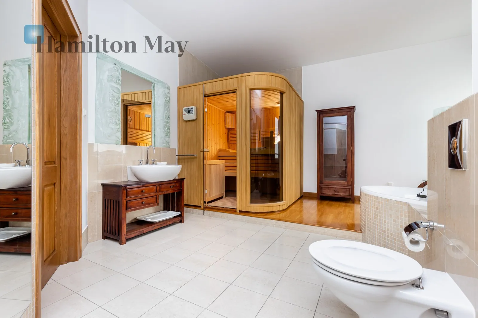 Price: 4300000 PLN Bedrooms: 3 Bathrooms: 3 Size: 271m2 Price/m2: 15867 PLN - slider