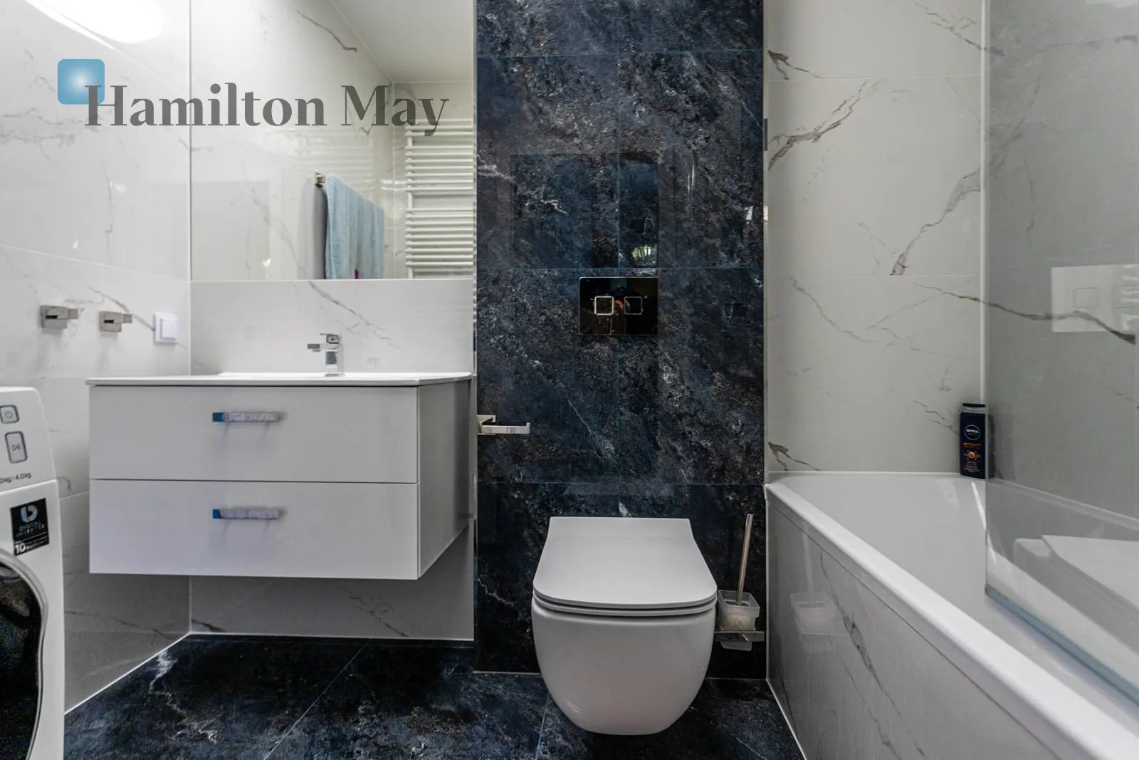 Distance to centre: 3.72 km Level: 1 Price: 5900 PLN Bedrooms: 2 - slider