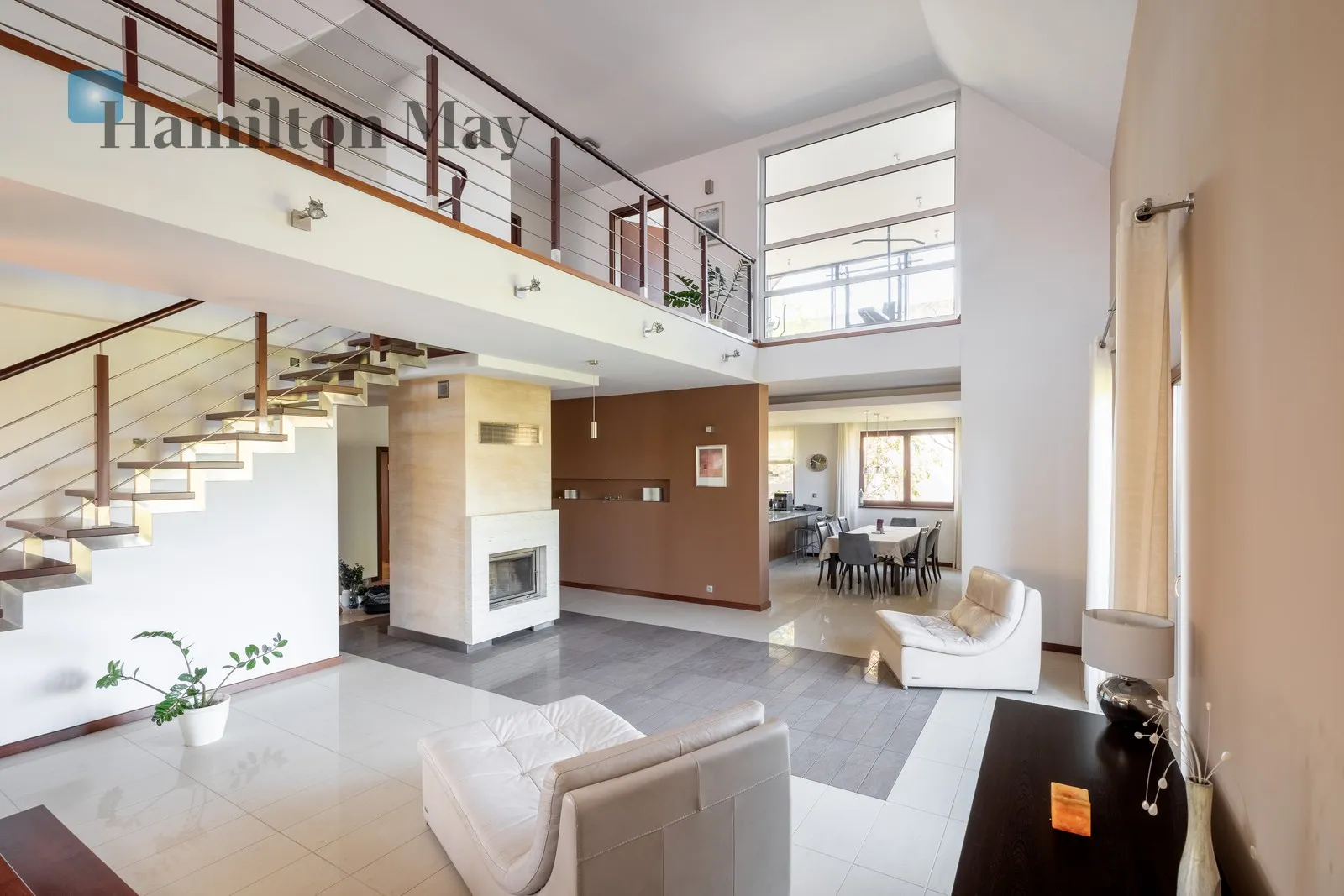 Street: Graniczna Region: Michałowice Distance to centre: 10.16 km Price: 3700000 PLN Bedrooms: 4 Bathrooms: 2 Plot size: 1700m2 Price/m2: 9737 PLN - slider