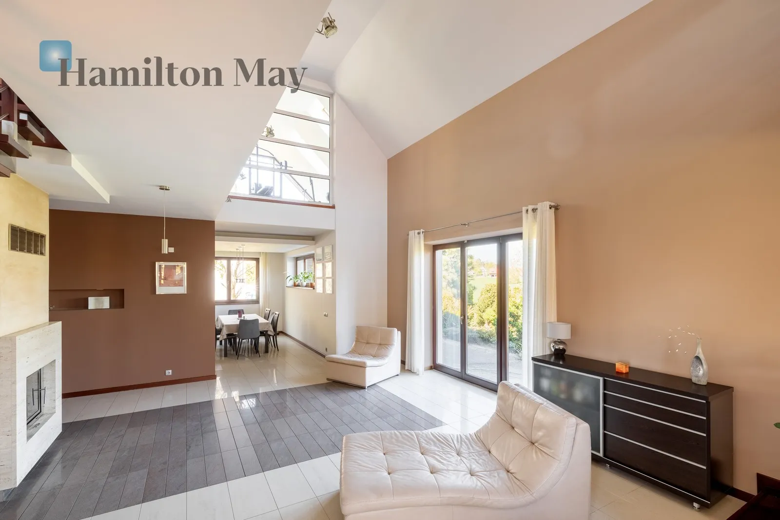 Region: Michałowice Distance to centre: 10.16 km Price: 3700000 PLN Bedrooms: 4 Bathrooms: 2 Plot size: 1700m2 Price/m2: 9737 PLN - slider