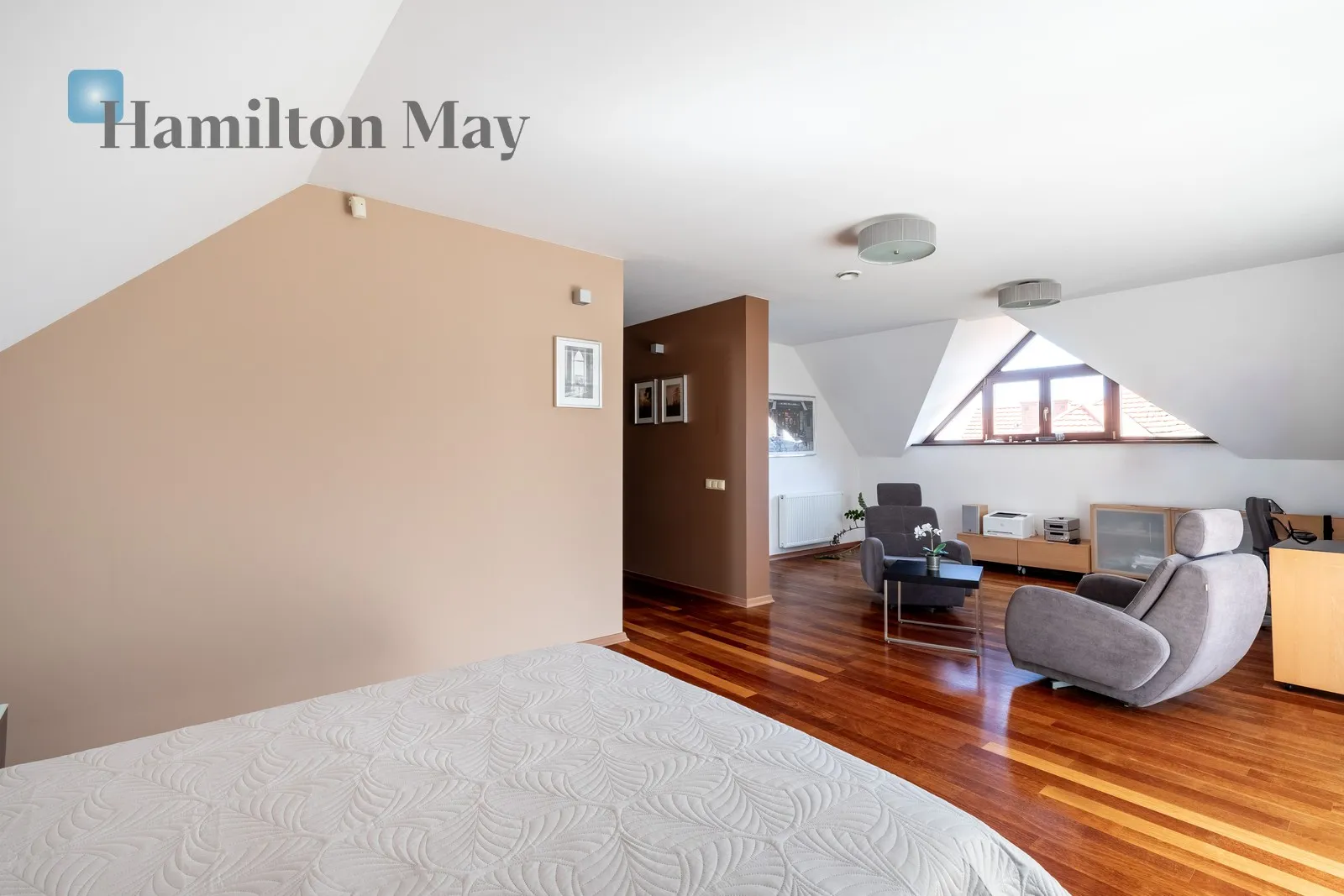 Bedrooms: 4 Bathrooms: 2 Plot size: 1700m2 - slider