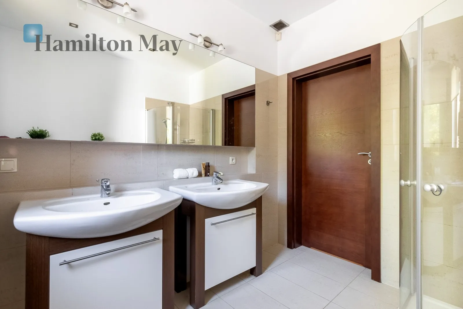 Distance to centre: 10.16 km Price: 3700000 PLN - slider