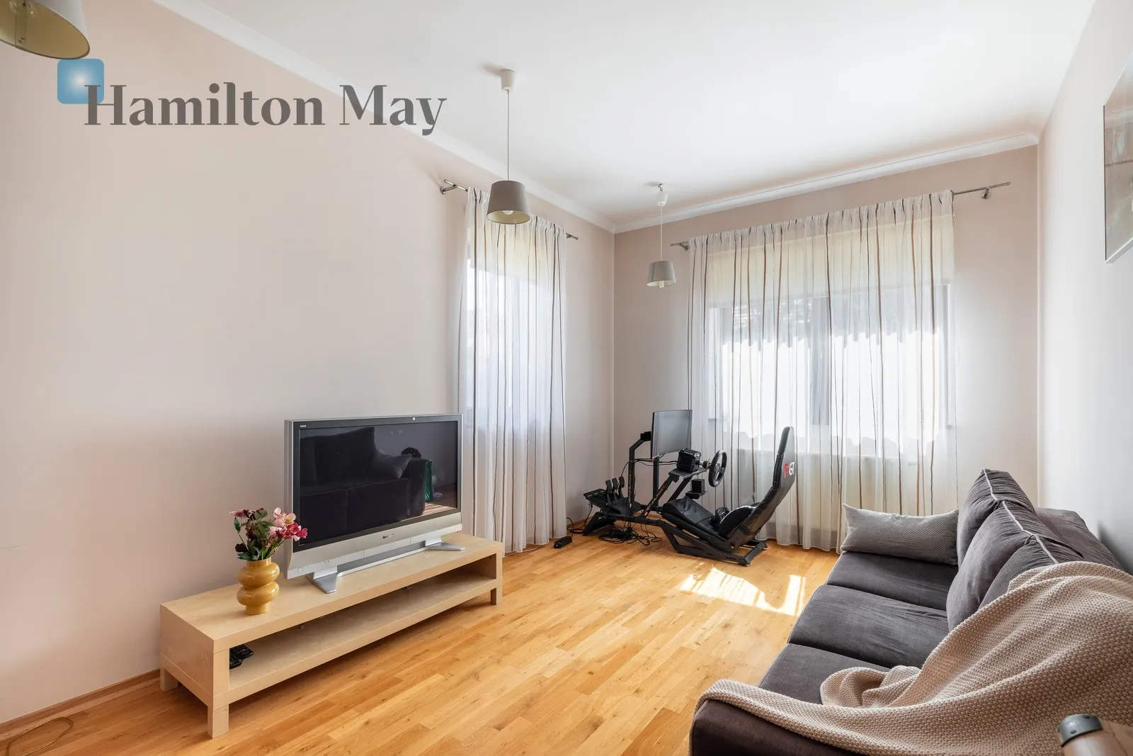 Price: 3700000 PLN Bedrooms: 4 Bathrooms: 2 - slider