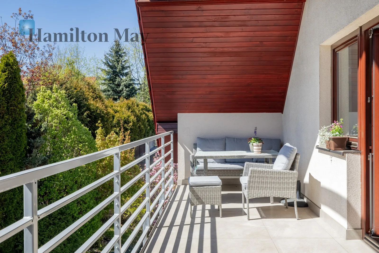 Bedrooms: 4 Bathrooms: 2 - slider