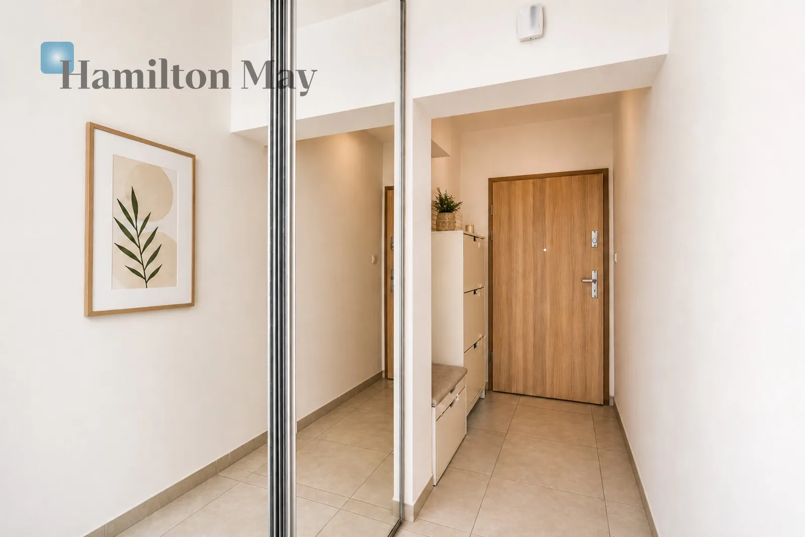 A cozy three-room apartment with a balcony in Podgórze - slider