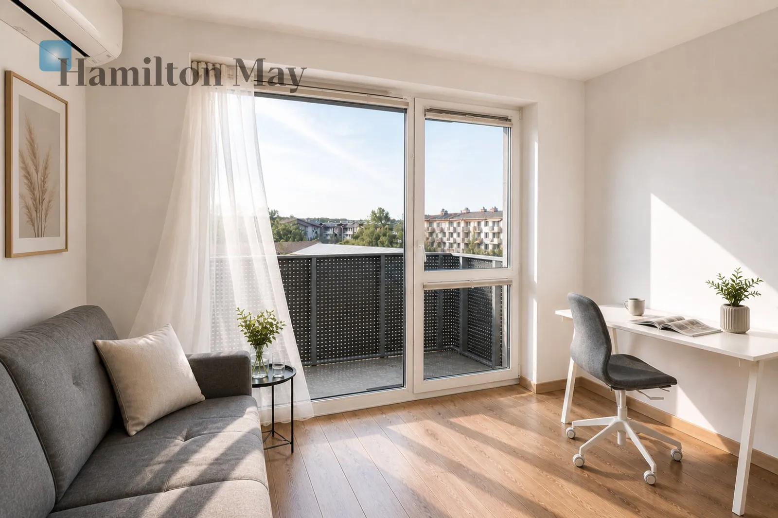 A cozy three-room apartment with a balcony in Podgórze - slider