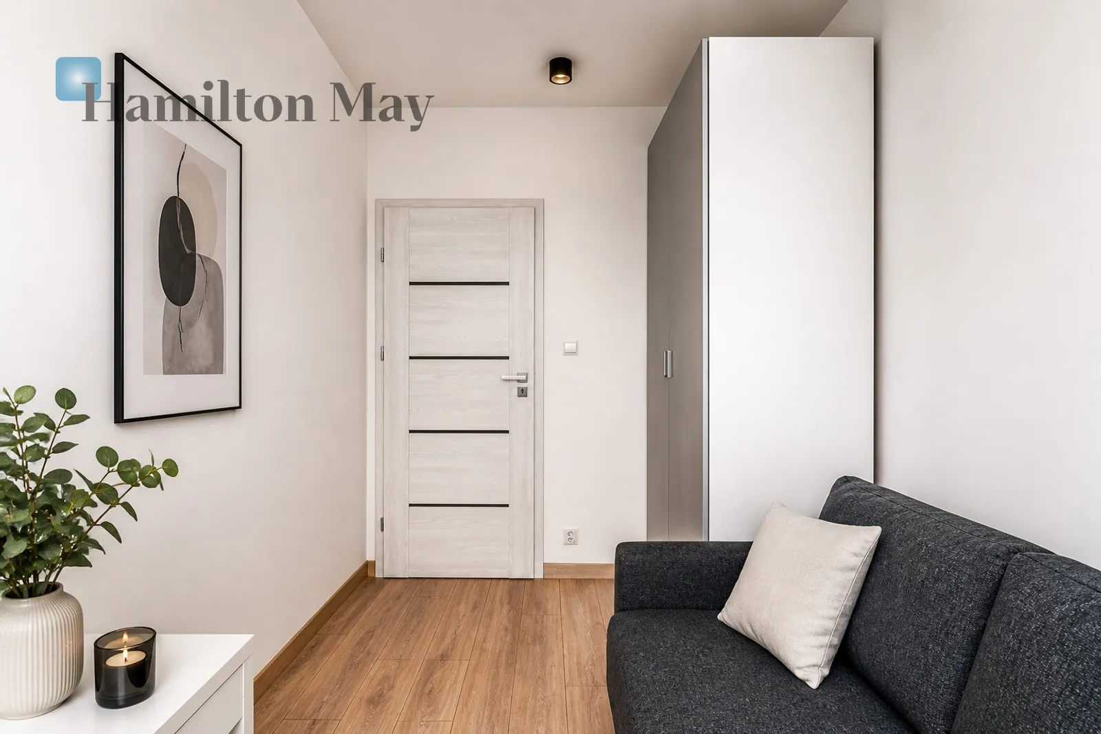 A cozy three-room apartment with a balcony in Podgórze - slider