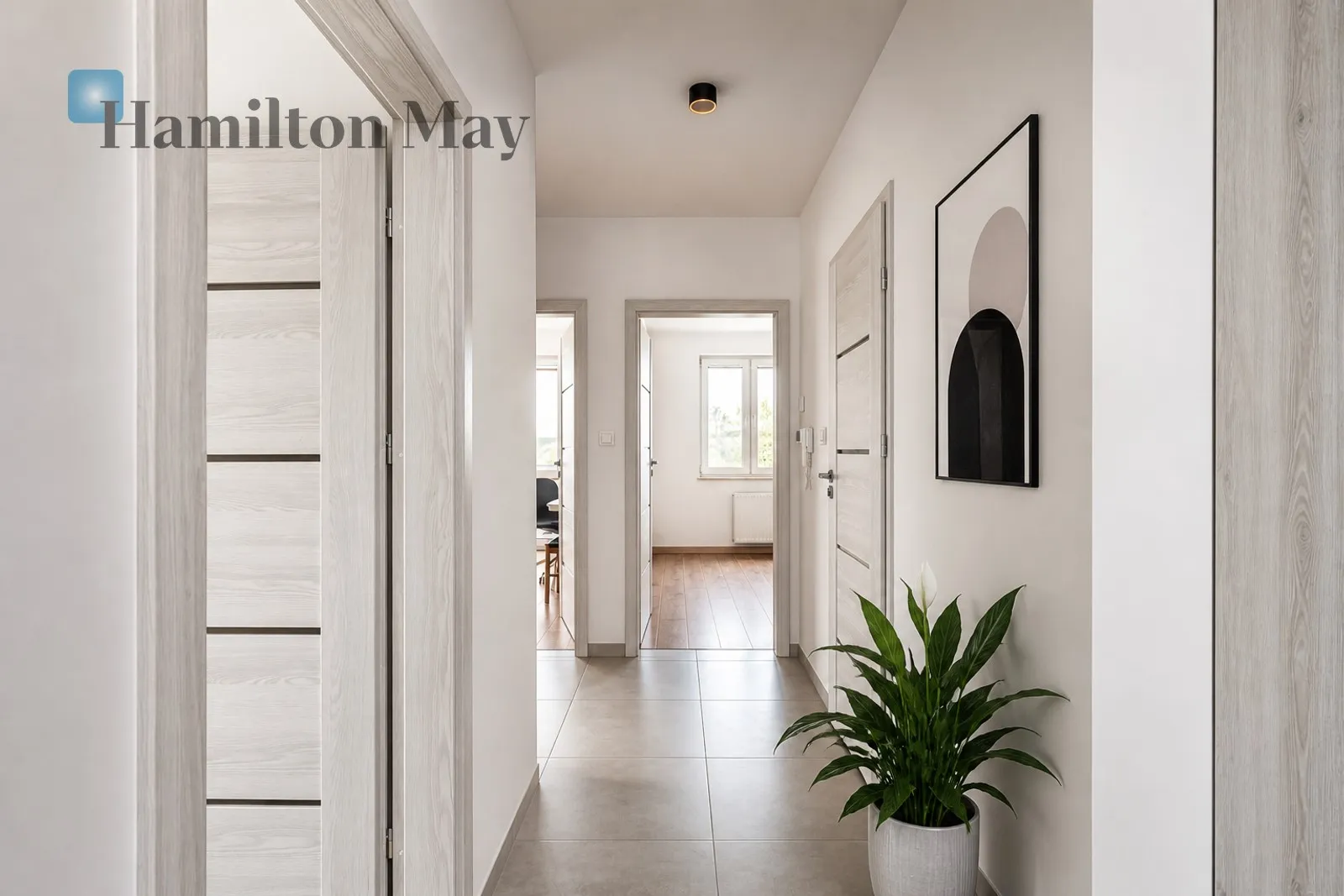 A cozy three-room apartment with a balcony in Podgórze - slider