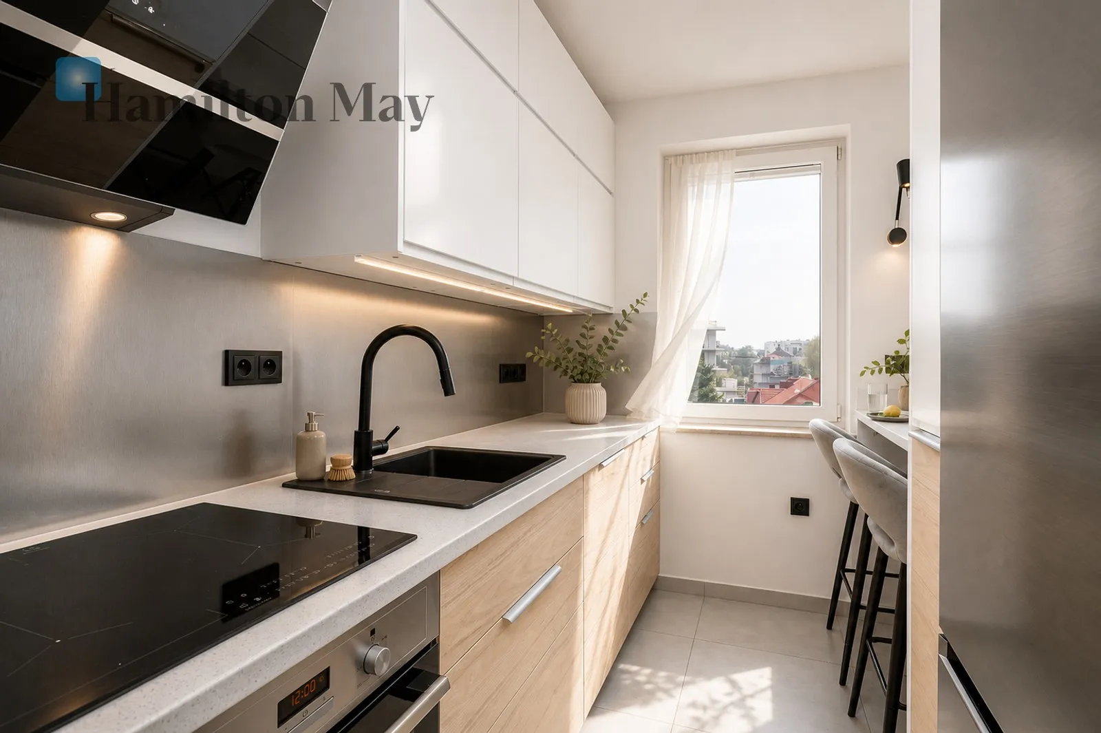 A cozy three-room apartment with a balcony in Podgórze - slider