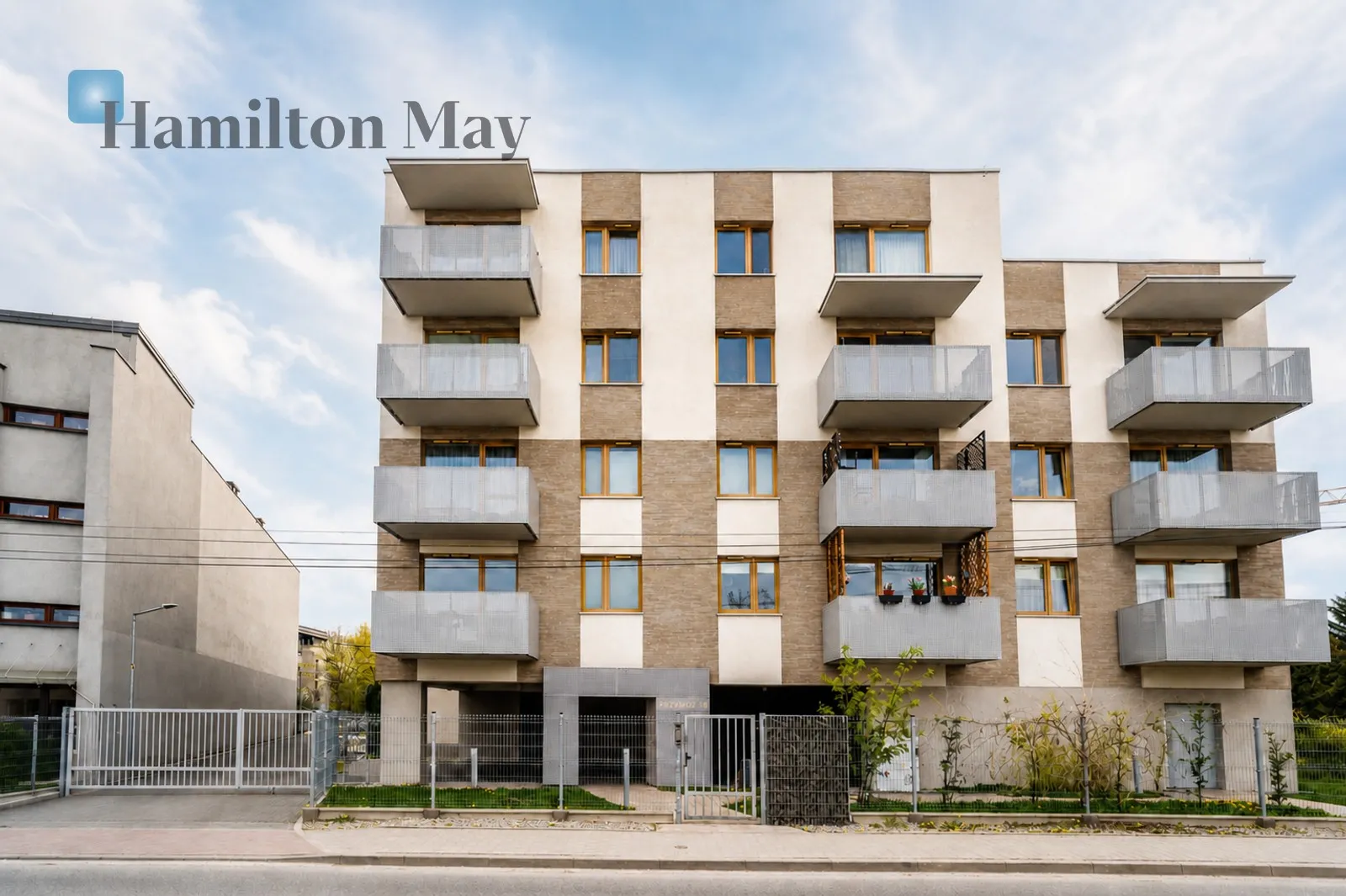 A cozy three-room apartment with a balcony in Podgórze - slider