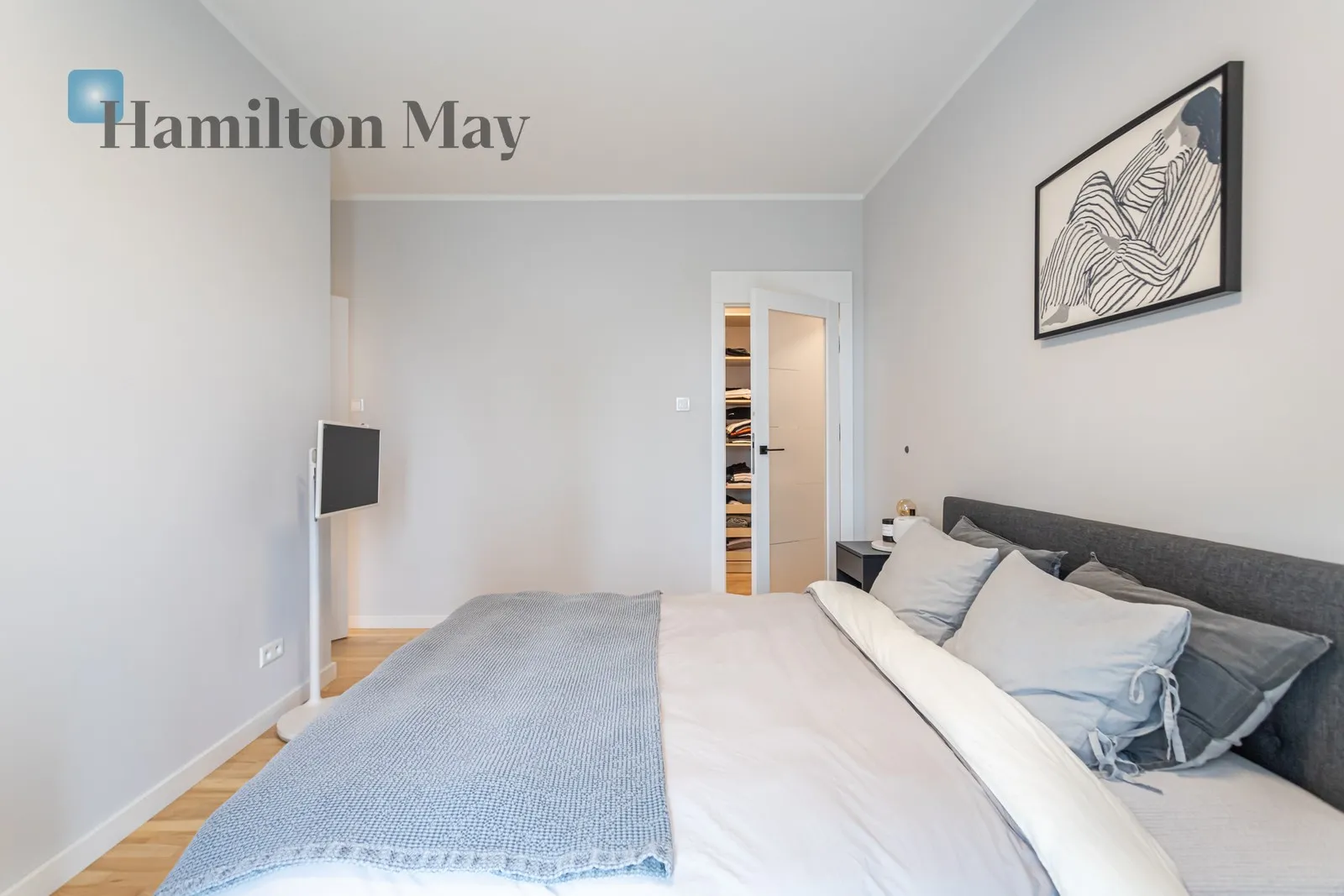 City: Warszawa Street: Grzybowska Region: Wola Subregion: Mirów Distance to centre: 1.72 km Level: 15 Price: 11000 PLN - slider
